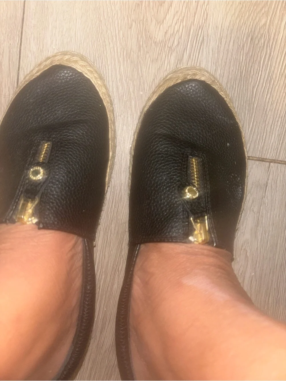 Source Unknown Black Espadrille Slip-Ons with Gold Trim - Picture 4 of 5